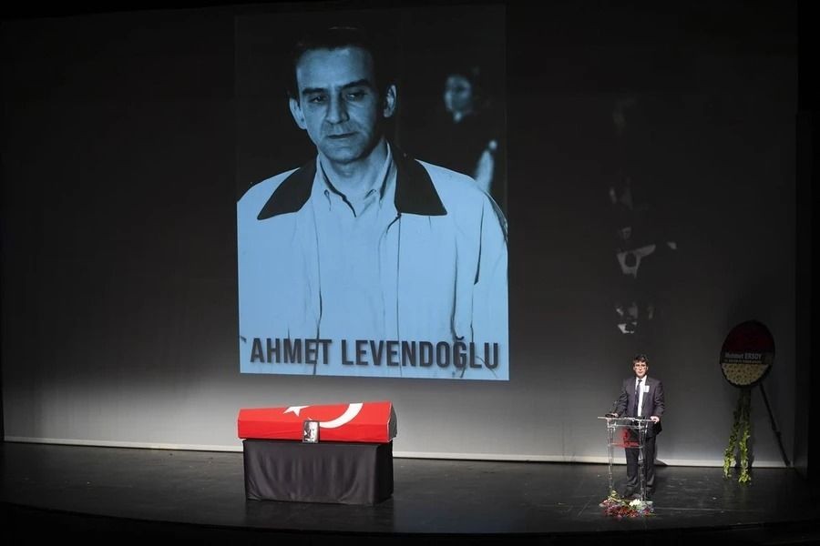 Ahmet Levendoğlu'nun cenazesi toprağa verildi! Vasiyeti unutulmadı
