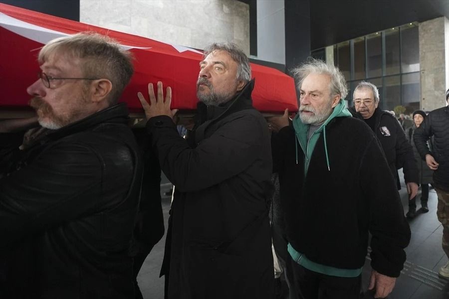 Ahmet Levendoğlu'nun cenazesi toprağa verildi! Vasiyeti unutulmadı