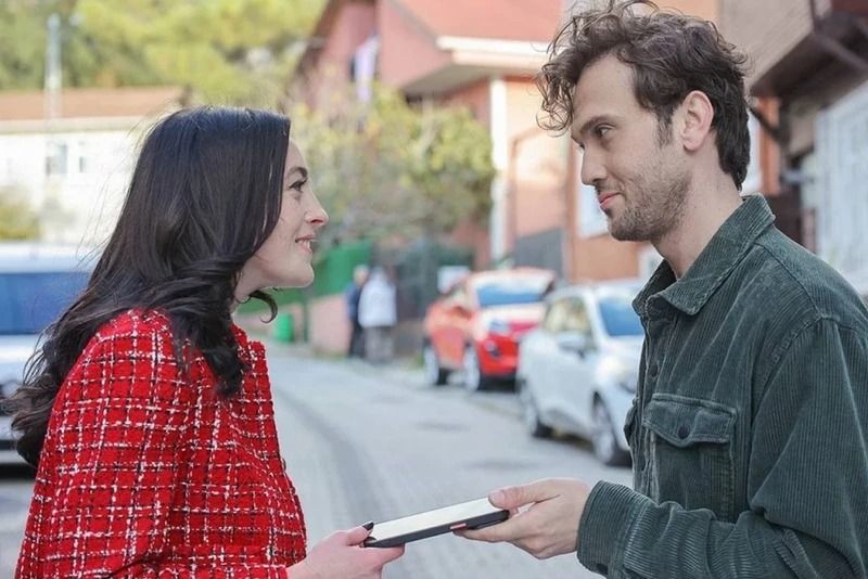 Melis Sezen'den Aras Bulut İynemli ile aşk iddialarına samimi cevap