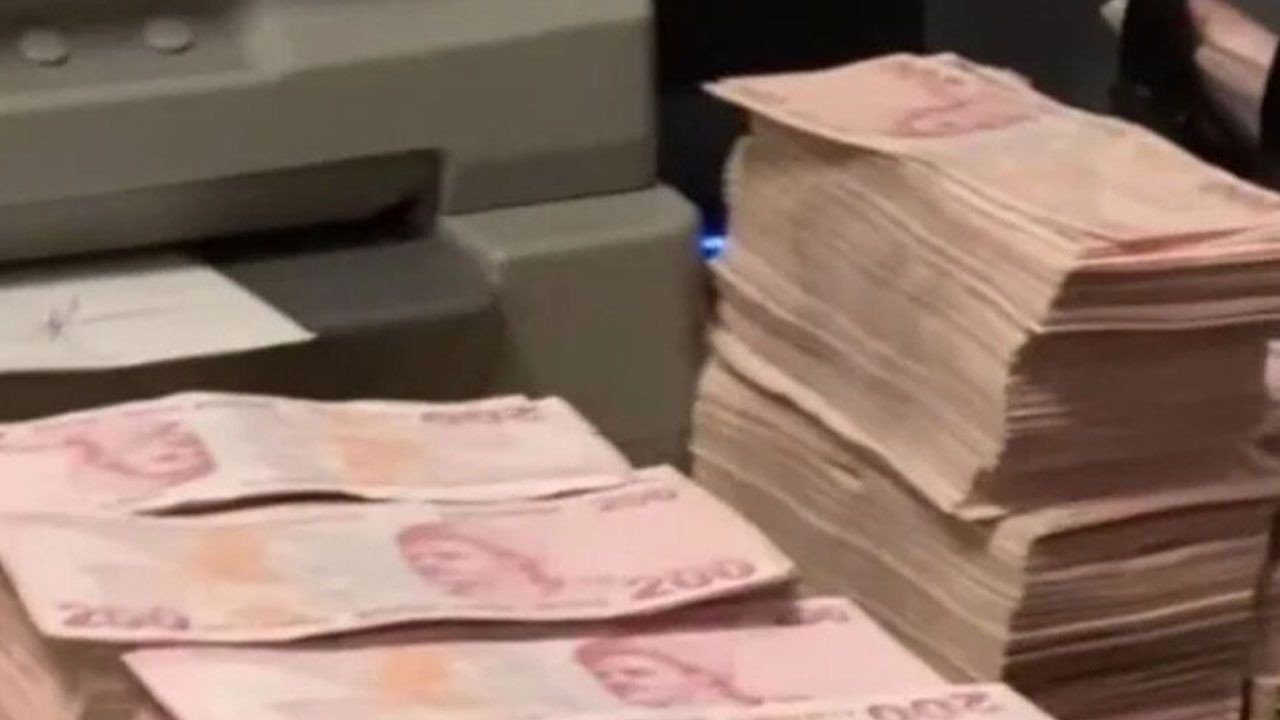 Villasına çöküp paraları TikTok'ta paylaştılar! Dünyası başına yıkıldı